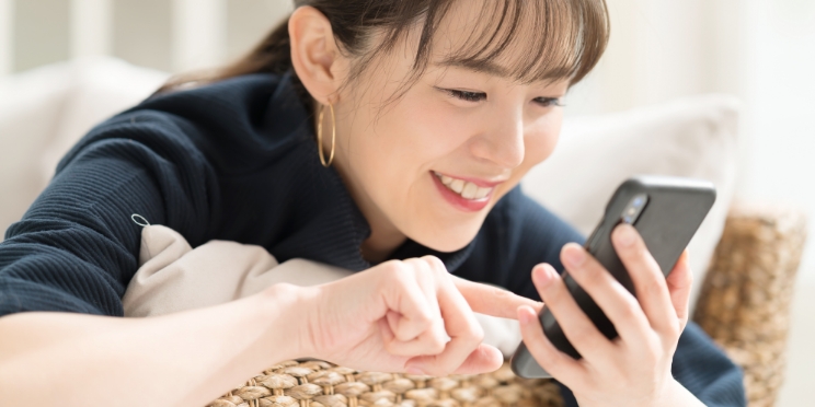 商品購入の検討時に、全体の70%が「YouTube動画を参考にする」と回答。20代では76.5%という結果に。