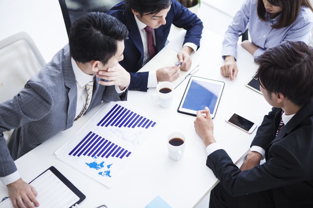 会議している様子