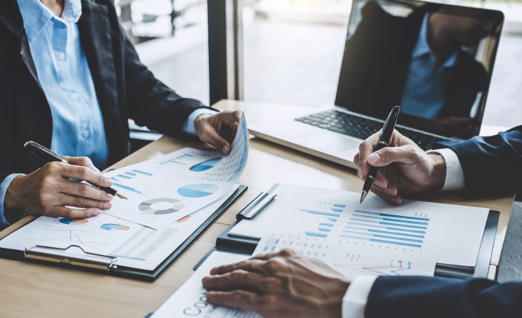 費用相場を見て自社に合った依頼先を決めることが重要