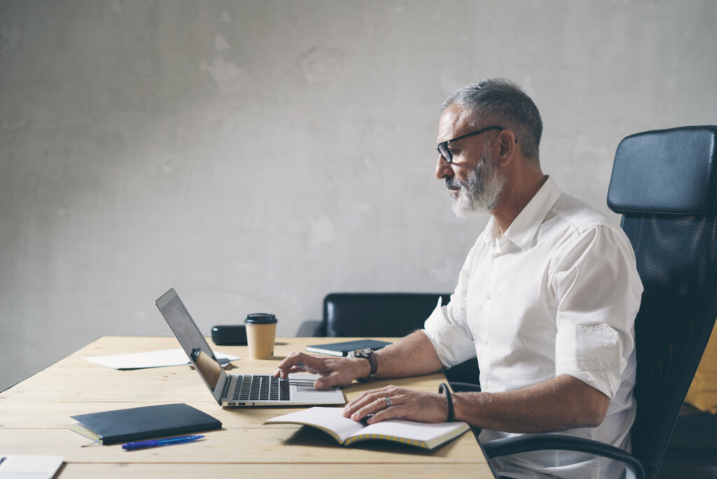 コーポレートサイトに掲載する項目