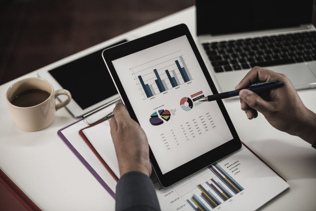 ディメンションと指標を組み合わせて独自のレポートを作ることもできる