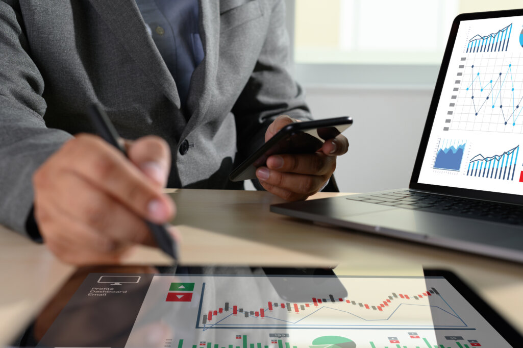 アクセス解析レポートの簡単な作り方【手順を解説】